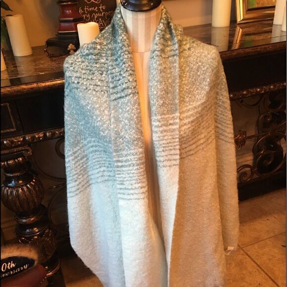 NWOT SHAWL Size Scarf Warm & Soft!
